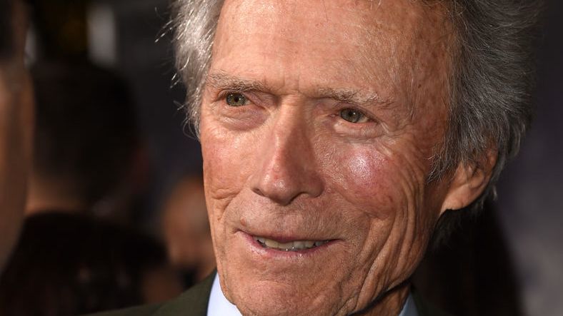 Eastwood ma 8 dzieci z 6 różnymi kobietami.