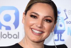 Skąpy strój, Bahamy i pływające świnki. Kelly Brook świętuje 40. urodziny