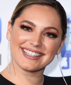 Skąpy strój, Bahamy i pływające świnki. Kelly Brook świętuje 40. urodziny