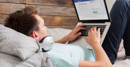 Przez Facebooka jesteśmy nieszczęśliwi