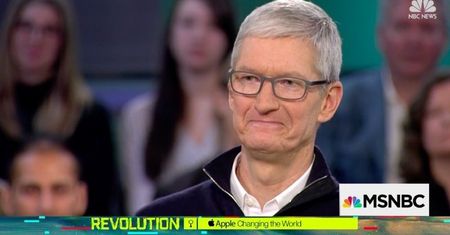 Szef Apple'a ostro skrytykował Zuckerberga. "My nie handlujemy danymi naszych użytkowników"