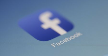 Facebook zmieni warunki świadczenia usług. Zmiany wymusiła Bruksela i państwa UE