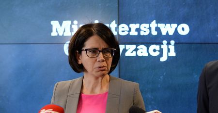 Pani minister, ratuj przed Facebookiem. Nie narodowcy, ale lewak pierwszy złożył skargę