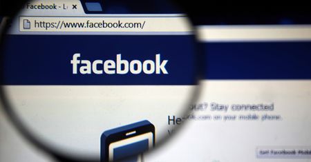Facebook pod lupą UOKiK. "Ludzie płacą własnymi danymi"