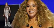 Grammy 2021: Beyonce pokazała drugą kreację. Piękna, ale... Co ona ma na twarzy? Teraz nie uciszy plotek o poprawianiu urody