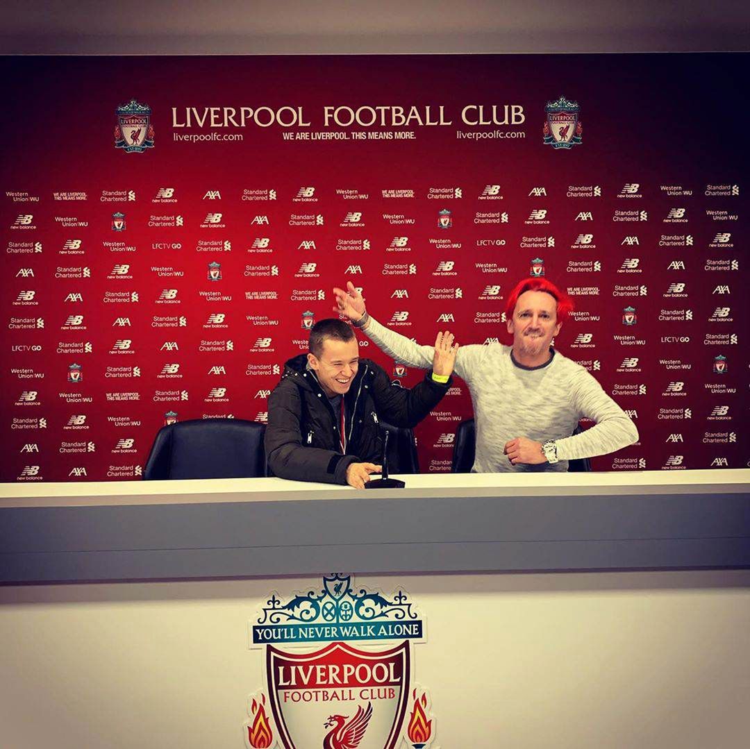 Michał Wiśniewski i Xavier na stadionie Liverpoolu