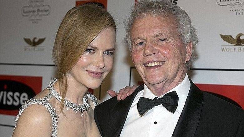Nicole Kidman z ojcem, Fotografia: http://www.dailymail.co.uk/news/article-2753136/Nicole-Kidman-s-father-killed-accident-Singapore.html