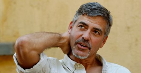 George Clooney działa, żeby zbrodnie nie uchodziły bezkarnie. W tej roli też odnosi sukcesy