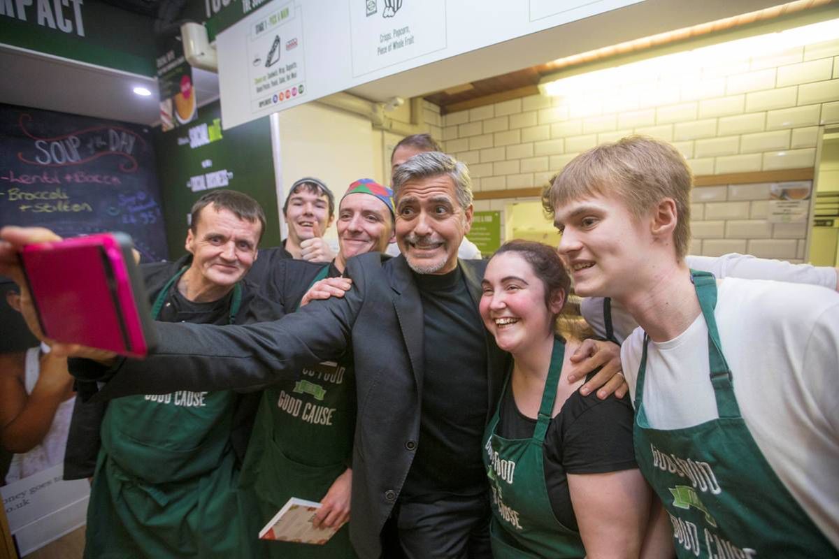 George Clooney pomaga bezdomnym! FOTO