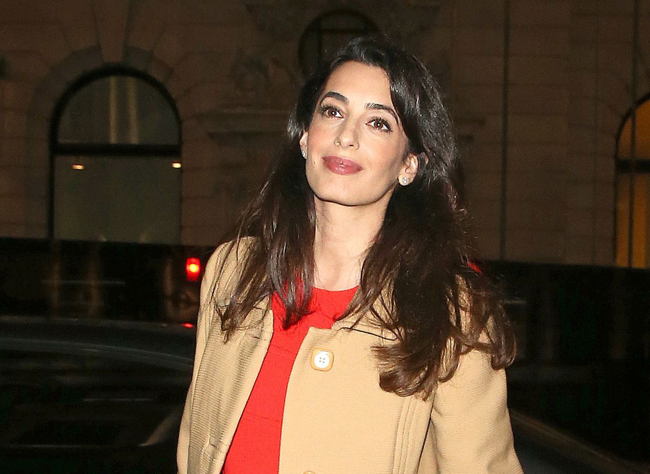 LOOK OF THE DAY: Amal Clooney - stylowa przyszła mama