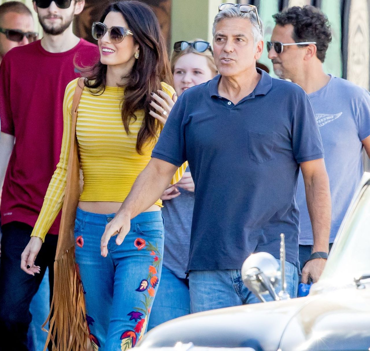 LOOK OF THE DAY: Amal Clooney w stylu hippie