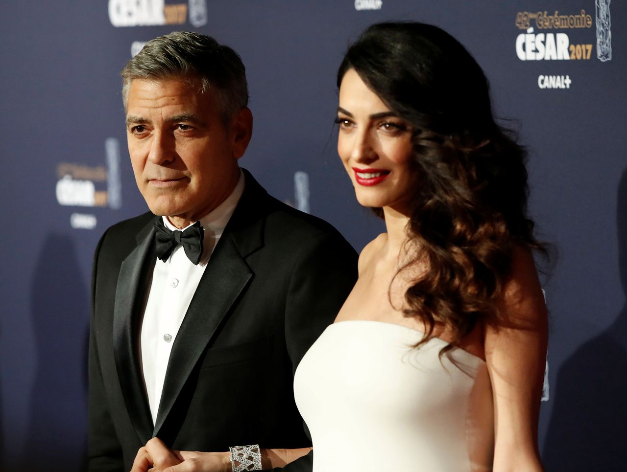 Amal Clooney na randce z mężem. Jej suknia wygląda jak z czerwonego dywanu