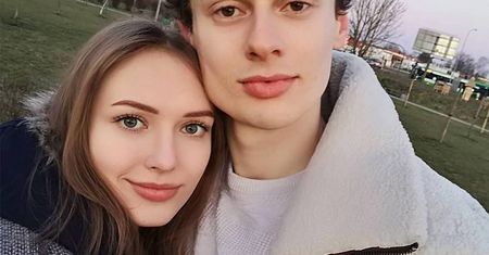 Rozanielony Dawid Woskanian z dziewczyną. Pierwszy raz pokazał tak intymne zdjęcia. "Ale słodziutkie"