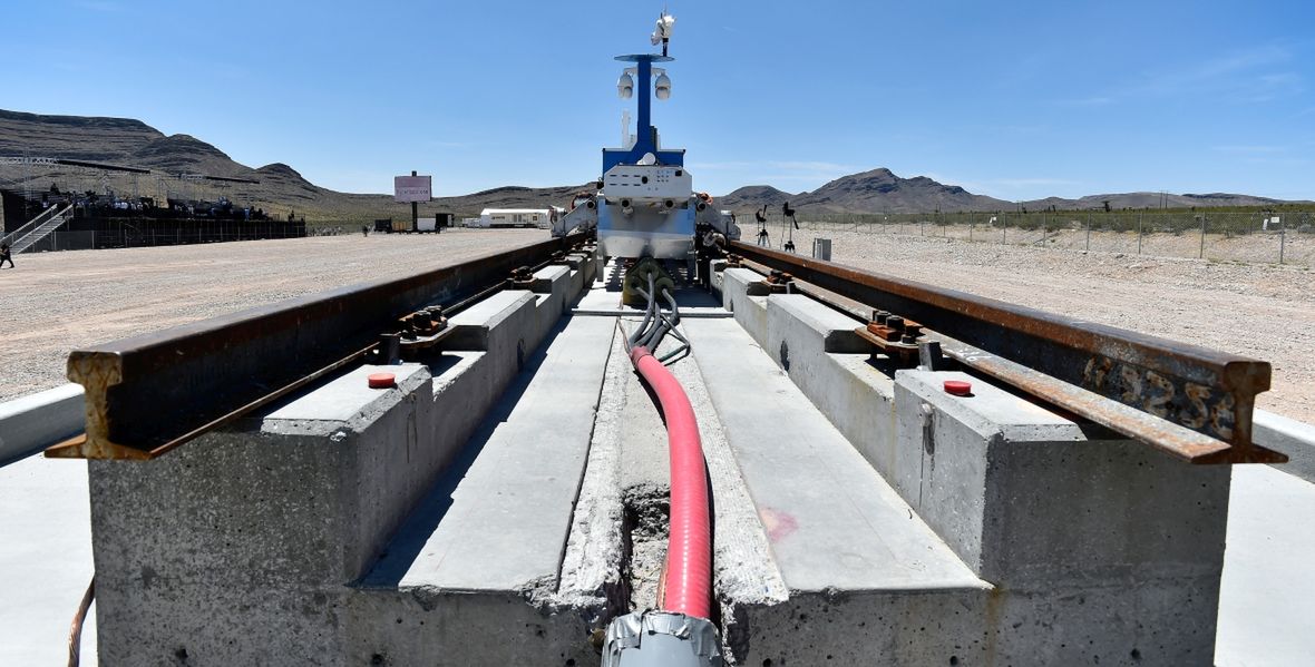 Pierwszy test napędu w centrum testowym Hyperloop w Nevadzie (USA). 