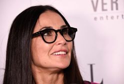 LOOK OF THE DAY: Demi Moore w kwiatowym garniturze