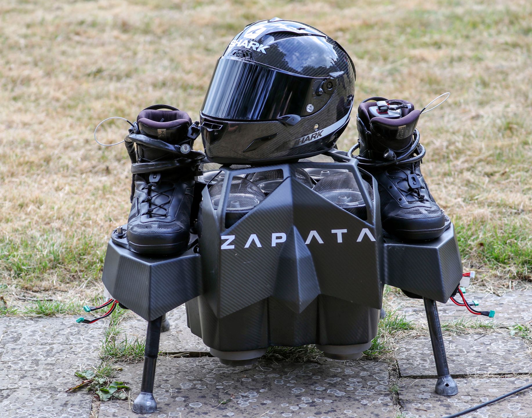 Flyboard Air, na którym Franky Zapata przeleciał nad kanałem La Manche 