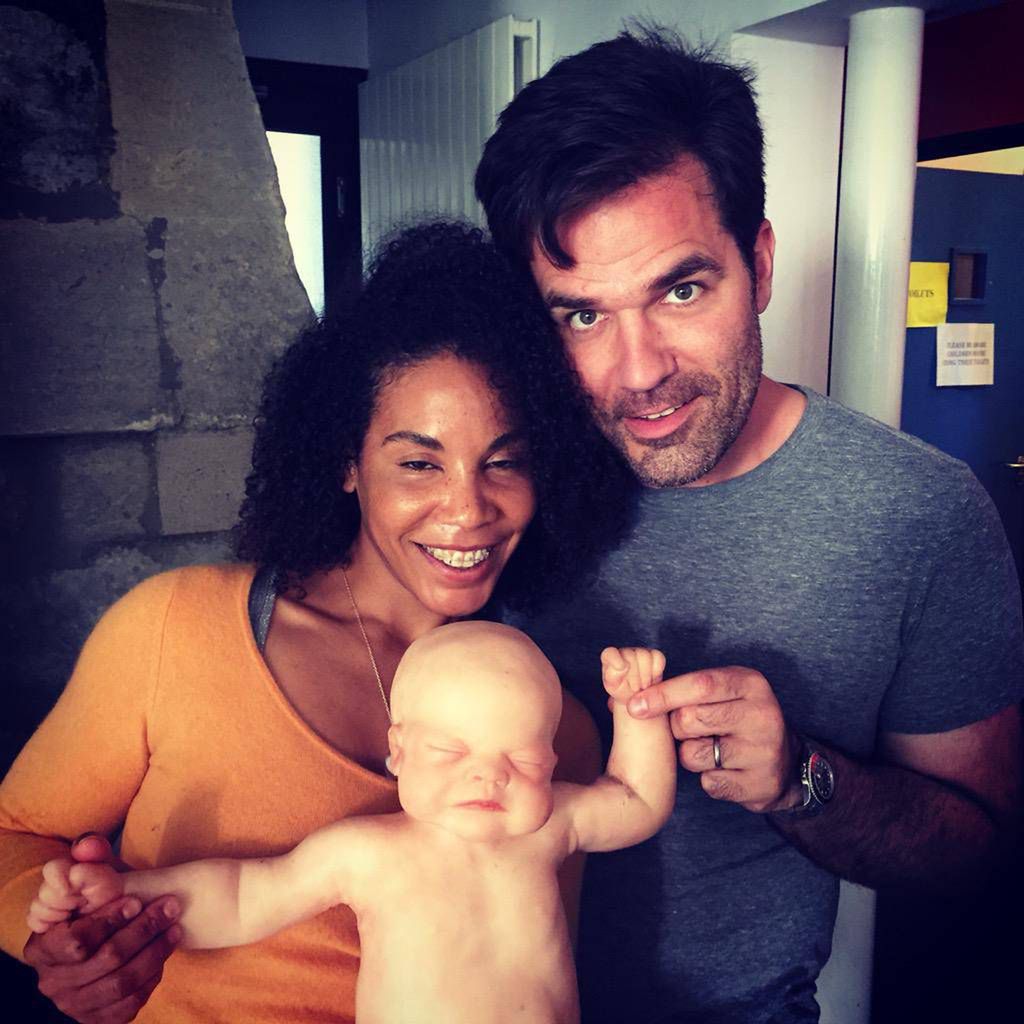 Rob Delaney z synem i żoną