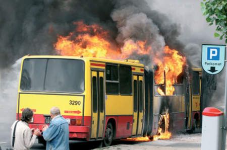 Autobus spłonął w środku miasta