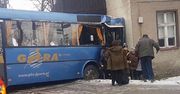 Karpacz. PKS wbił się w budynek. Są ranni