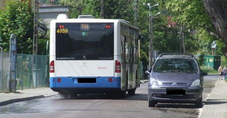 Tragiczny wypadek z udziałem autobusu w Gdyni. Nie żyje jedna osoba