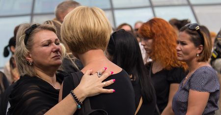 On umiera, a ty jesteś daleko. Z taką śmiercią najtrudniej się pogodzić