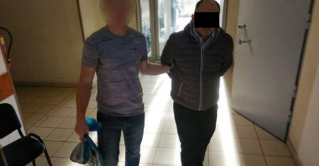 Warszawa. Zazdrosny mąż przyszedł z siekierą do lokalu żony