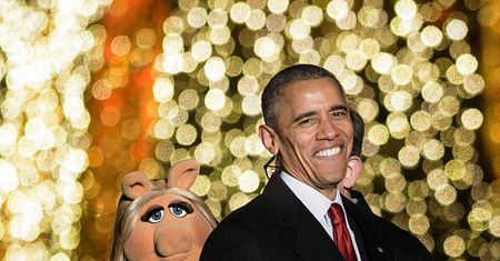 Barack Obama krytykowany za udzielanie wywiadów. Tym razem na tle reklam
