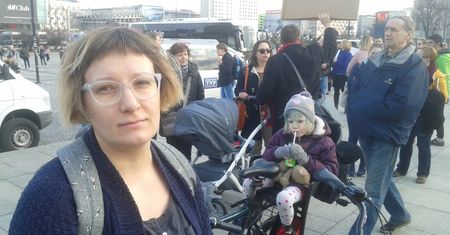 9-letni Bolek i 6-letnia Greta chodzą na manifestacje. Ich mamy tłumaczą dlaczego