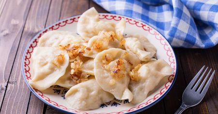 Przepis na najlepsze pierogi z bobem. Prosto z zeszytu babci Ziutki