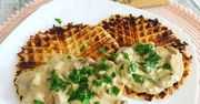 Gofry ziemniaczane z sosem pieczarkowym