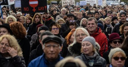 Przepychanki i blokady ruchu podczas "Strajku Kobiet"