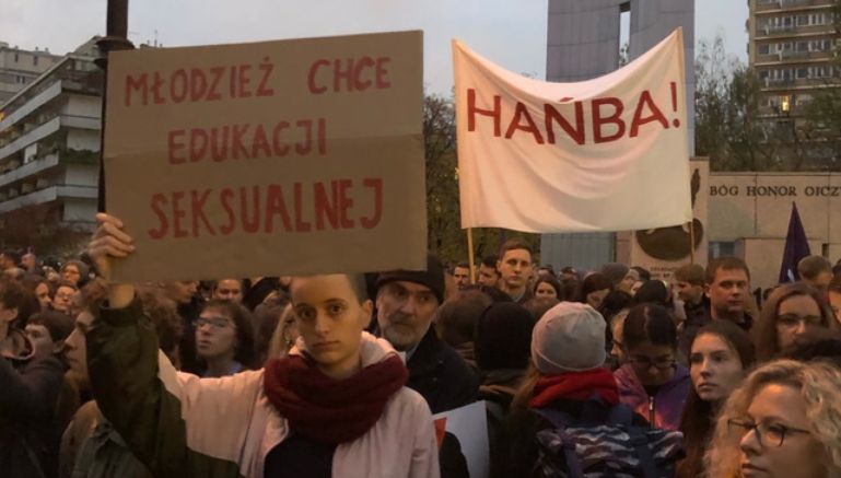 "Jesień Średniowiecza". Protesty przeciwko obywatelskiemu projektowi ustawy "Stop pedofilii"
