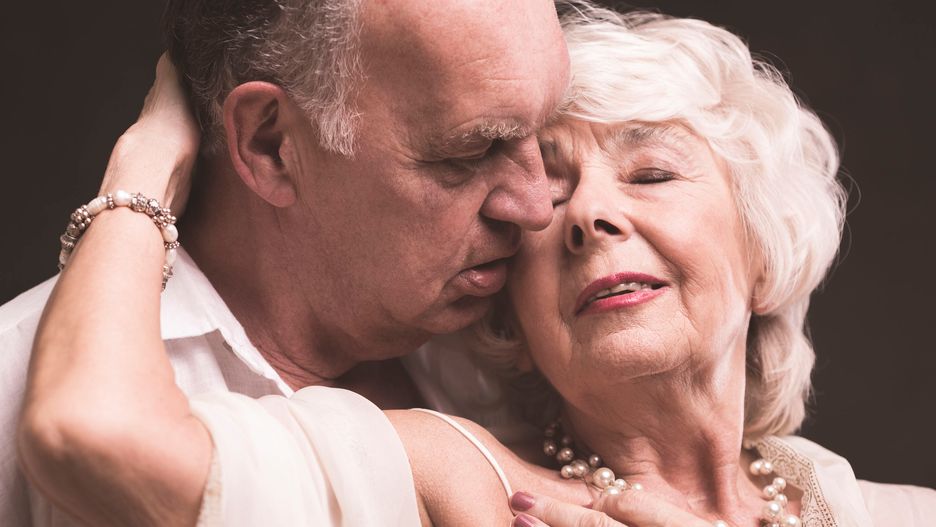 Dla singielek najlepszy seks jest w wieku 66 lat. 