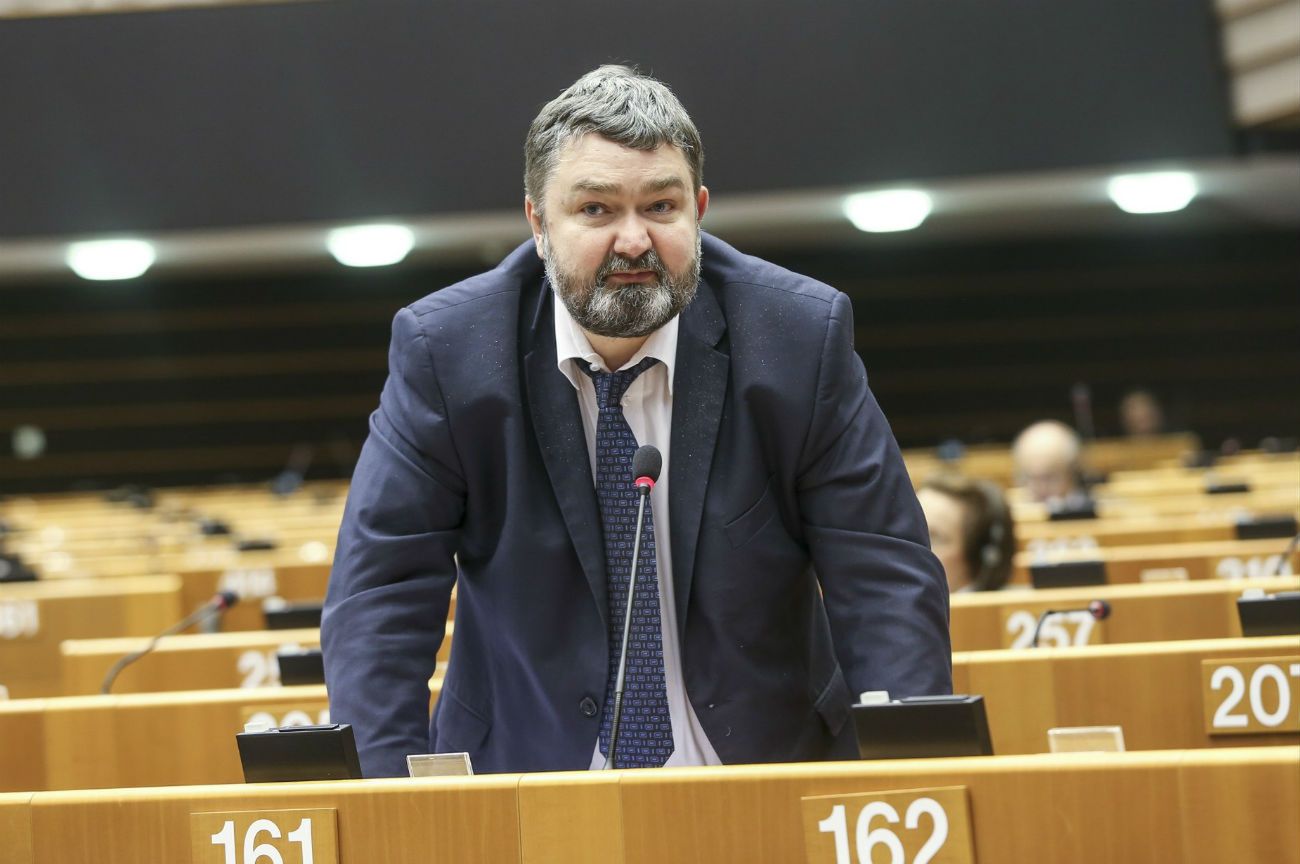 Przez pięć lat pracy w Brukseli zaoszczędził prawie 7 mln zł