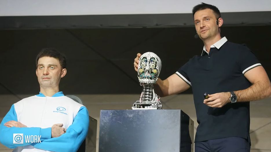 Rosyjska firma prezentuje robota "Robo-C". 