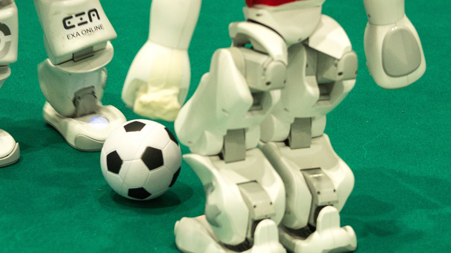 System VAR nie jest jedyną nowinką techniczną w futbolu.