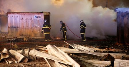 Wielki pożar i zamieszki w obozie dla uchodźców