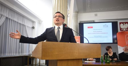 Ziobro: asesorzy nie są moimi ludźmi - to kłamstwo. KRS do wymiany