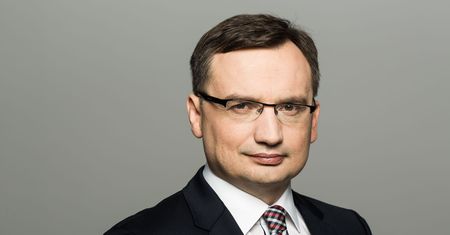 Ziobro powołał zespół ds. etyki i postępowań dyscyplinarnych. "To kaganiec na sądownictwo"