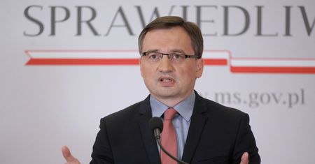 Samobójstwa i wypadki księży. Po interwencji księdza, Ziobro chce zmiany przepisów