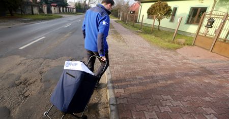 Listonosz znalazł prosty sposób na oszukiwanie. Ukradł z kont klientów banków 10 tys. zł