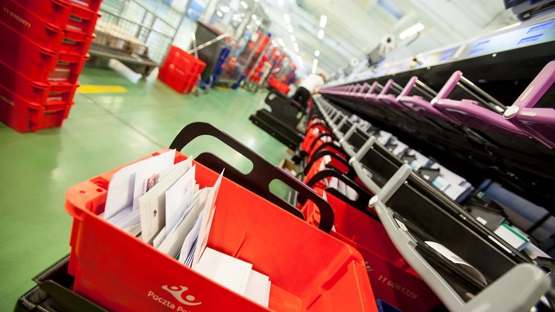 Dodatkowi pracownicy potrzebni są do sortowania oraz przewożenia przesyłek