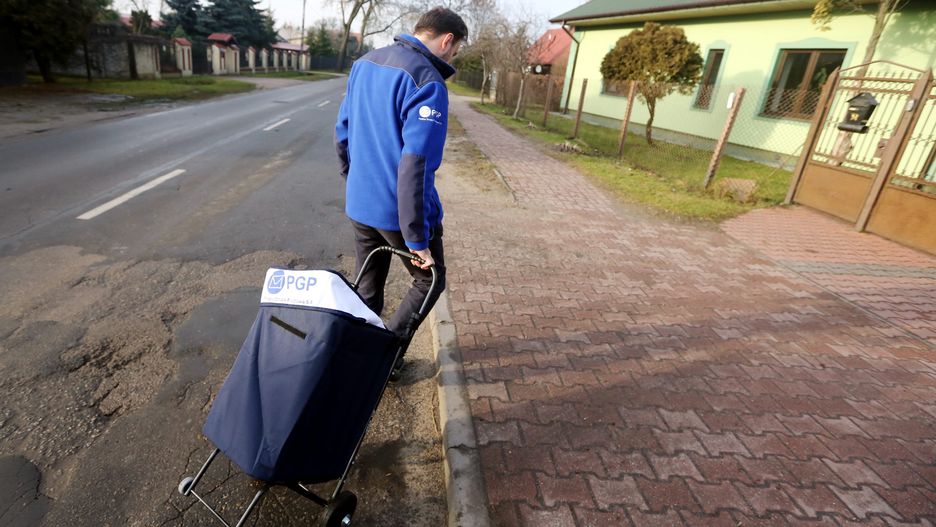 Listonosz to jeden z zawodów, który cieszy się najwyższym zaufaniem Polaków. Nie każdy listonosz gwarantuje jednak bezpieczną dostawę przesyłek 