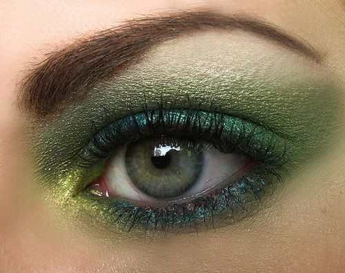 Zielone cienie i zielony kolor oczu 