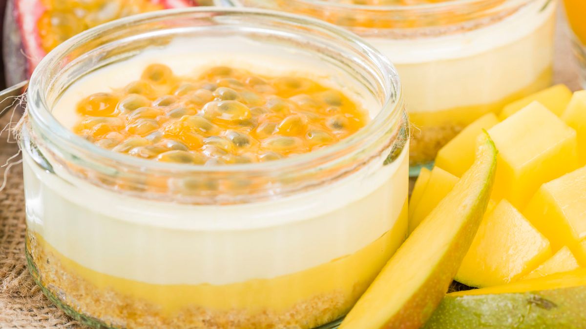 Mini serniczki z mango i passiflorą