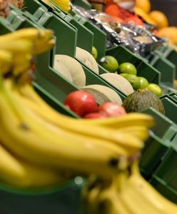 Samotne banany i zgniecione pomidory w pudełku-niespodziance. Lidl ma ciekawy pomysł na walkę z marnowaniem jedzenia