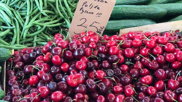 Kilogram czereśni za 35 złotych.