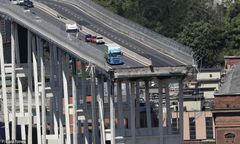 Kilka metrów dalej i runąłby w 90-metrową przepaść. Oto największy szczęściarz świata. I 7 najlepszych zdjęć tygodnia
