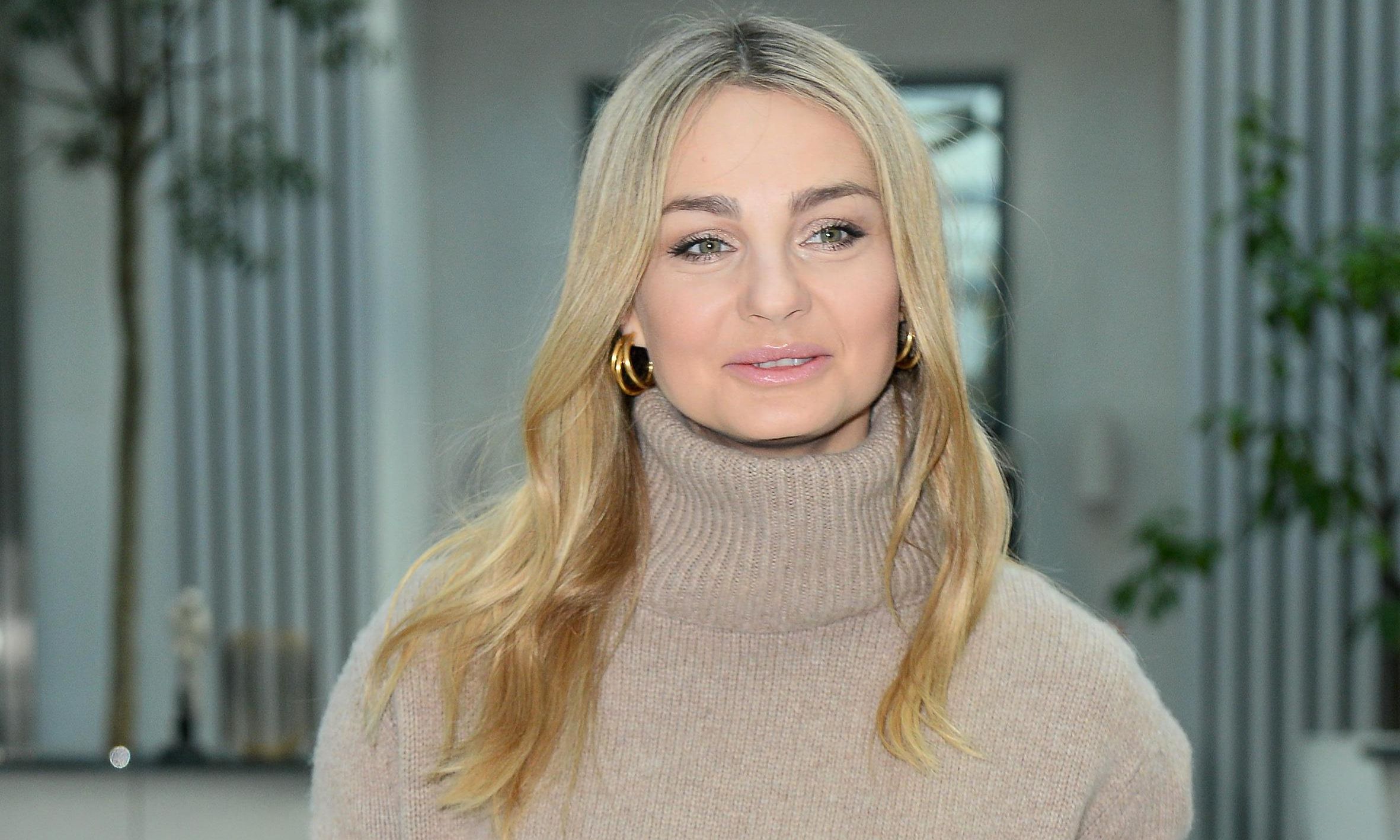 Małgorzata Socha przygotowuje obiad z synem