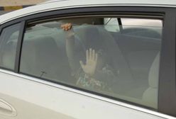 Na dworze upał. Ojciec zostawił niemowlę w aucie